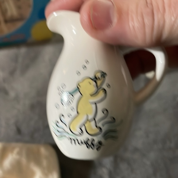 Muffy Vanderbear bathroom collection washstand bowl and pitcher - Picture 5 of 7